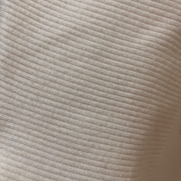 Off-white beautiful belldini sweater size large - Picture 4 of 6
